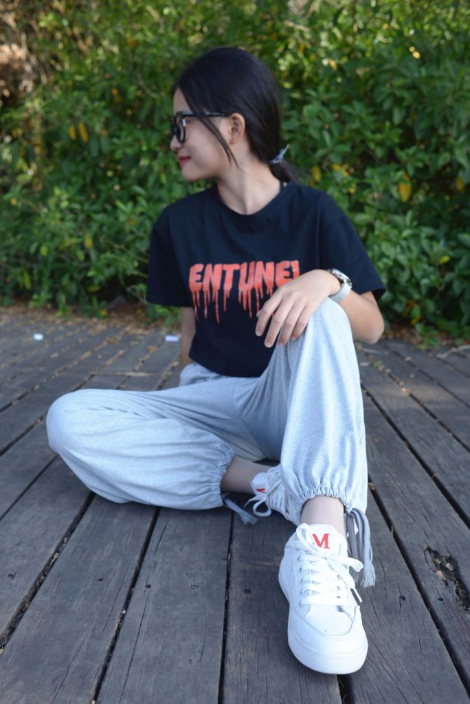 987期：周子琪 – 河流从不催促过河的人 棉袜-第2张