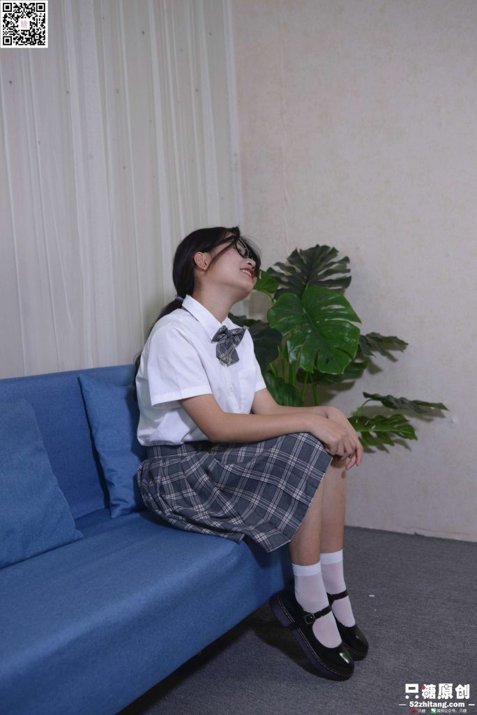 998期：周子琪 – 听见众人皆草木，唯你是青山 短丝-第2张