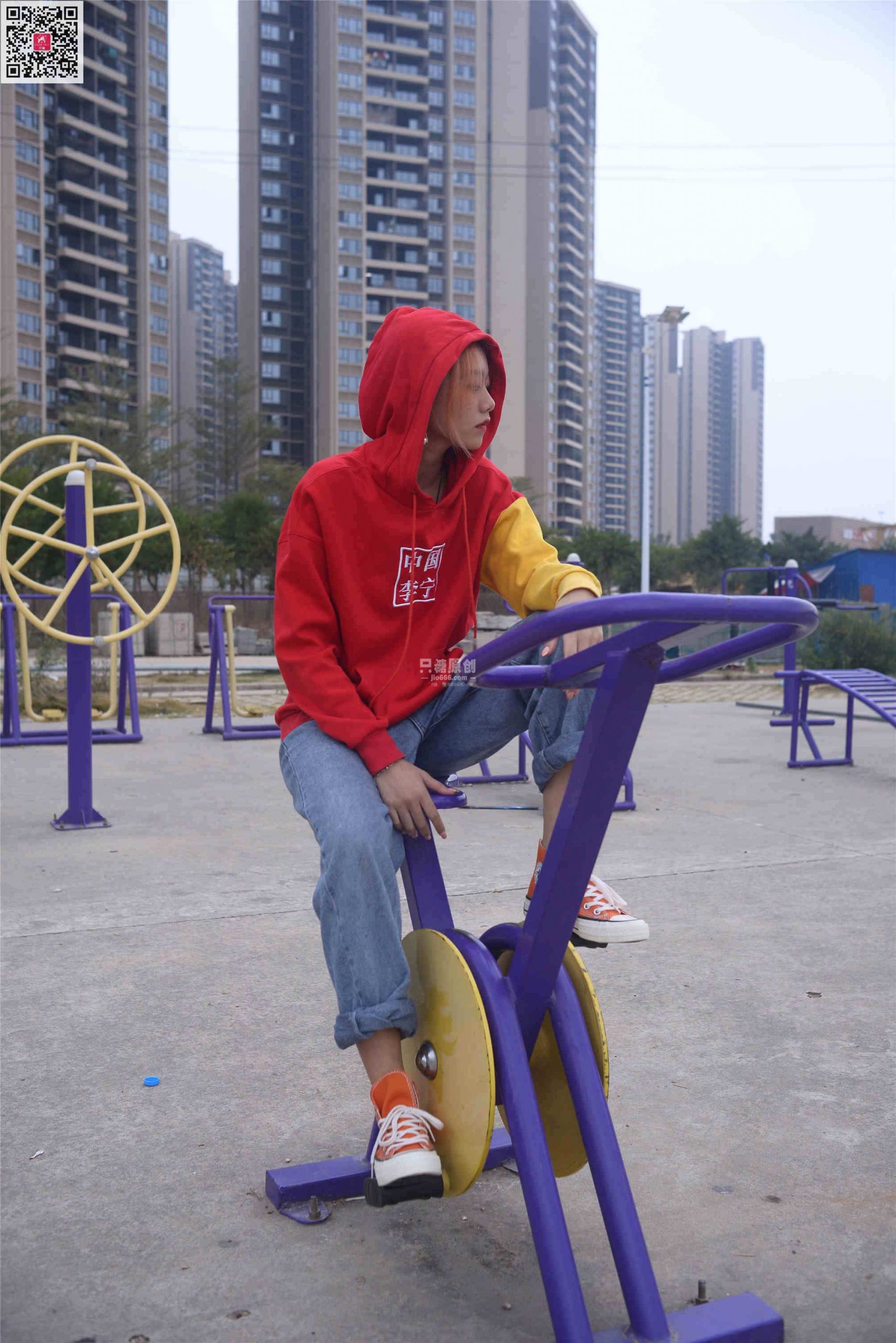 205期：彤彤 – 新年快乐 棉袜-第1张