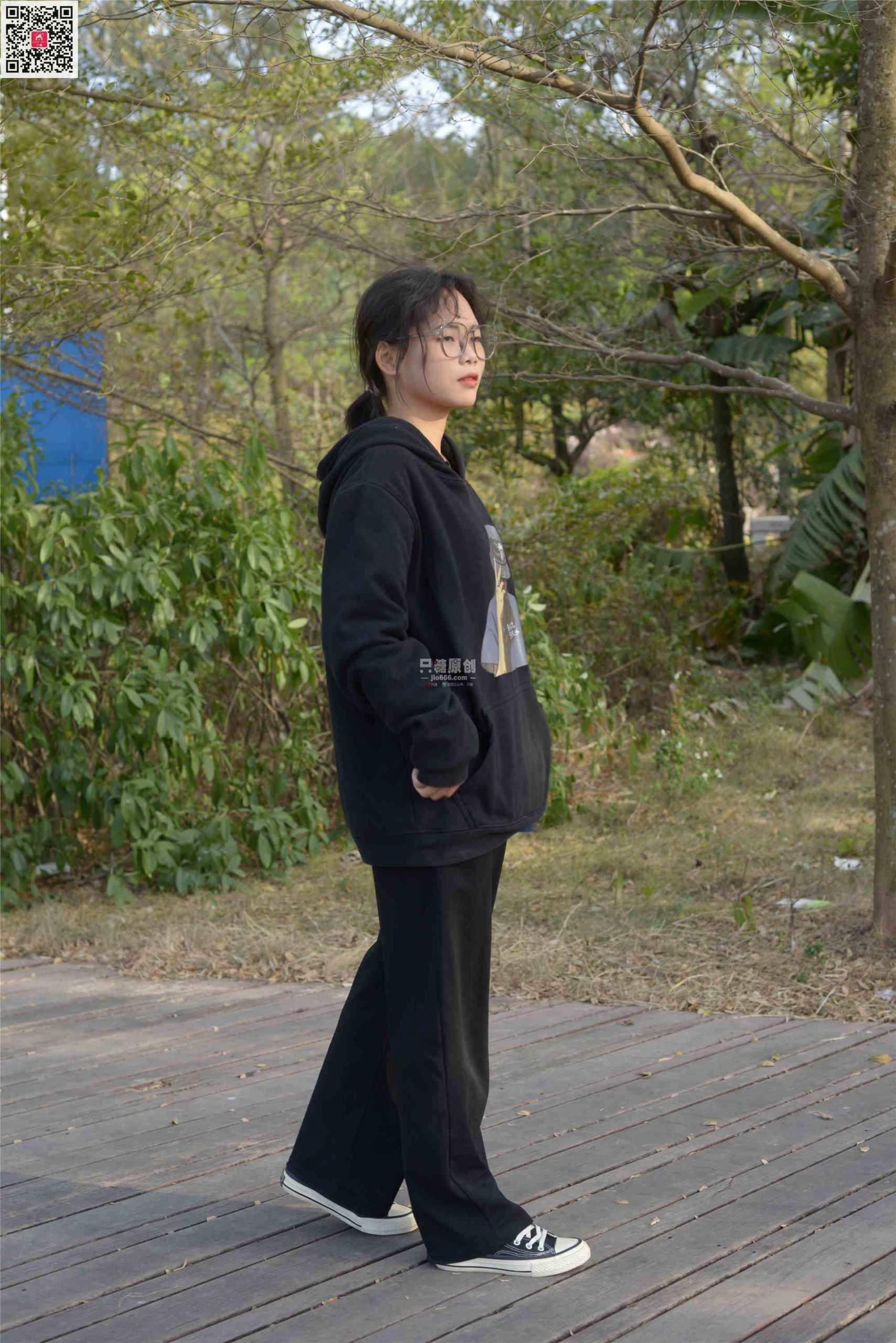 574期：露露 – 陪落叶看了一次黄昏 棉袜-第1张
