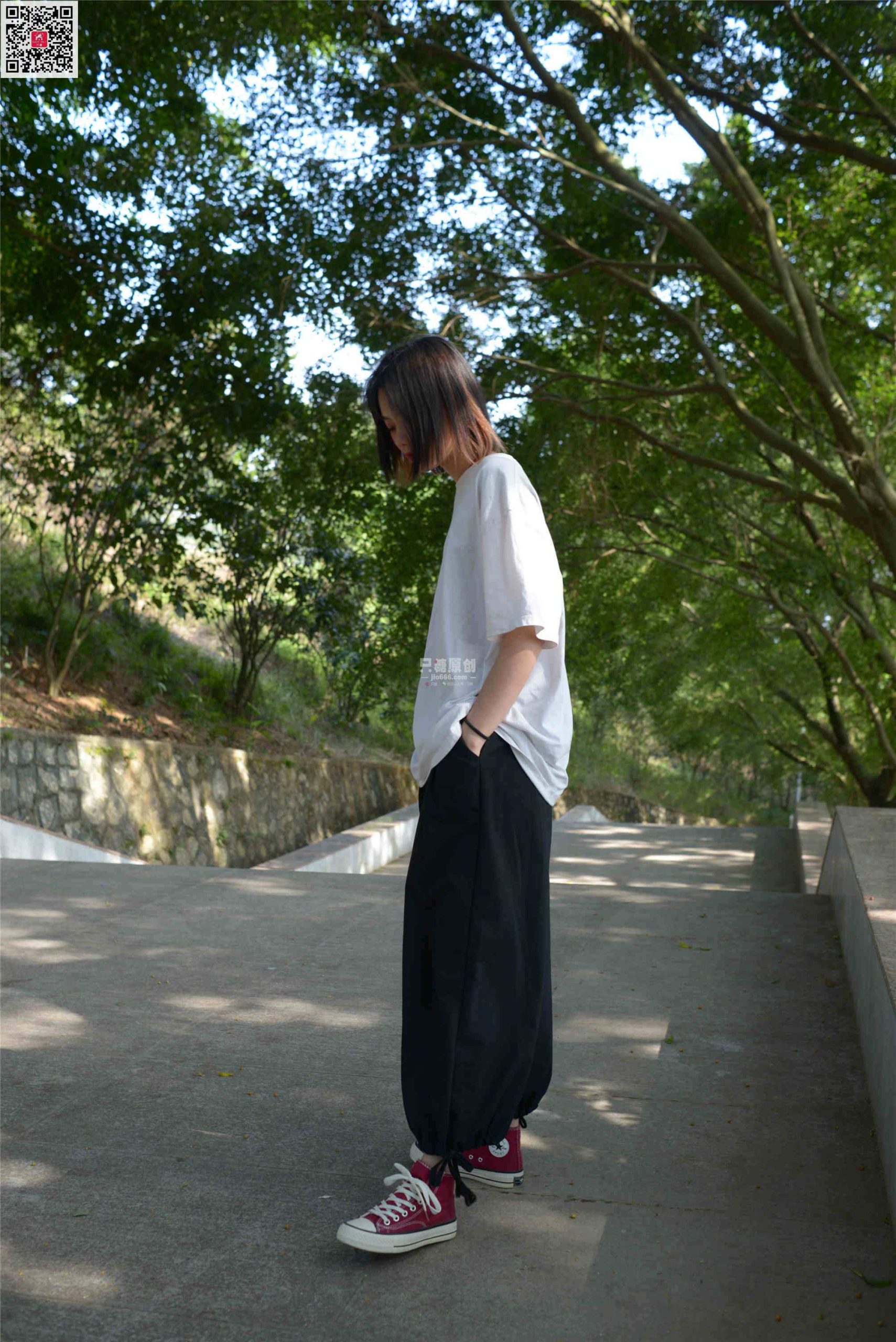 579期：彤彤 – 生有热烈，藏于俗常 船袜-第1张