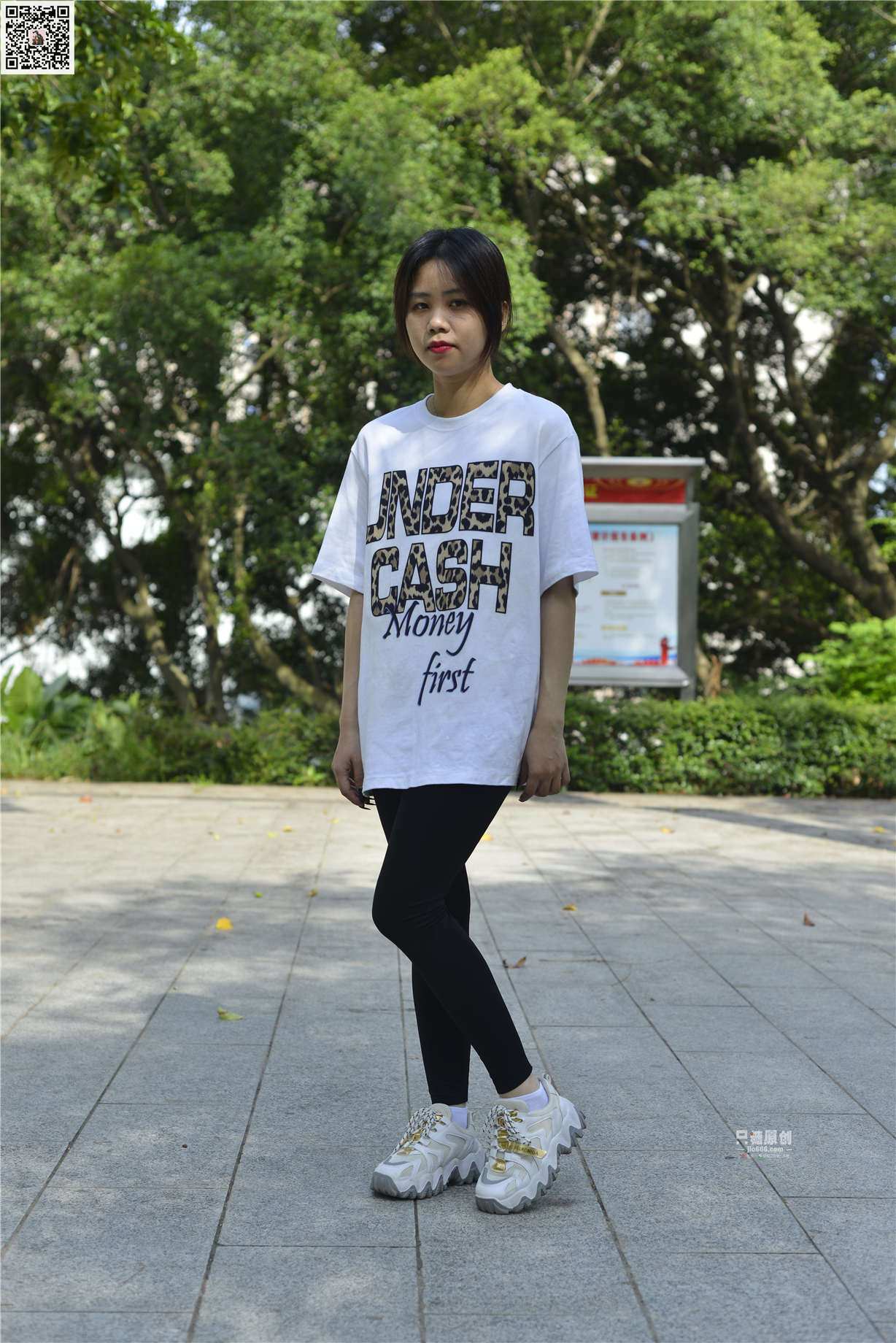683期：许静 – 白云朵朵 棉袜-第1张