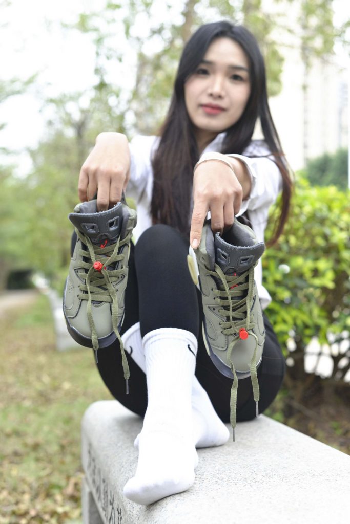 983期：陈韵 – 你的青春一定不会是潦草诗 棉袜-第2张